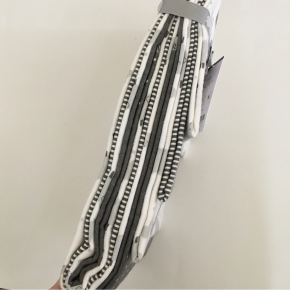 NEW Carter’s Baby Receiving Blankets for Newborn (0-3M) Polka Dot Neutral Colors - Picture 3 of 5